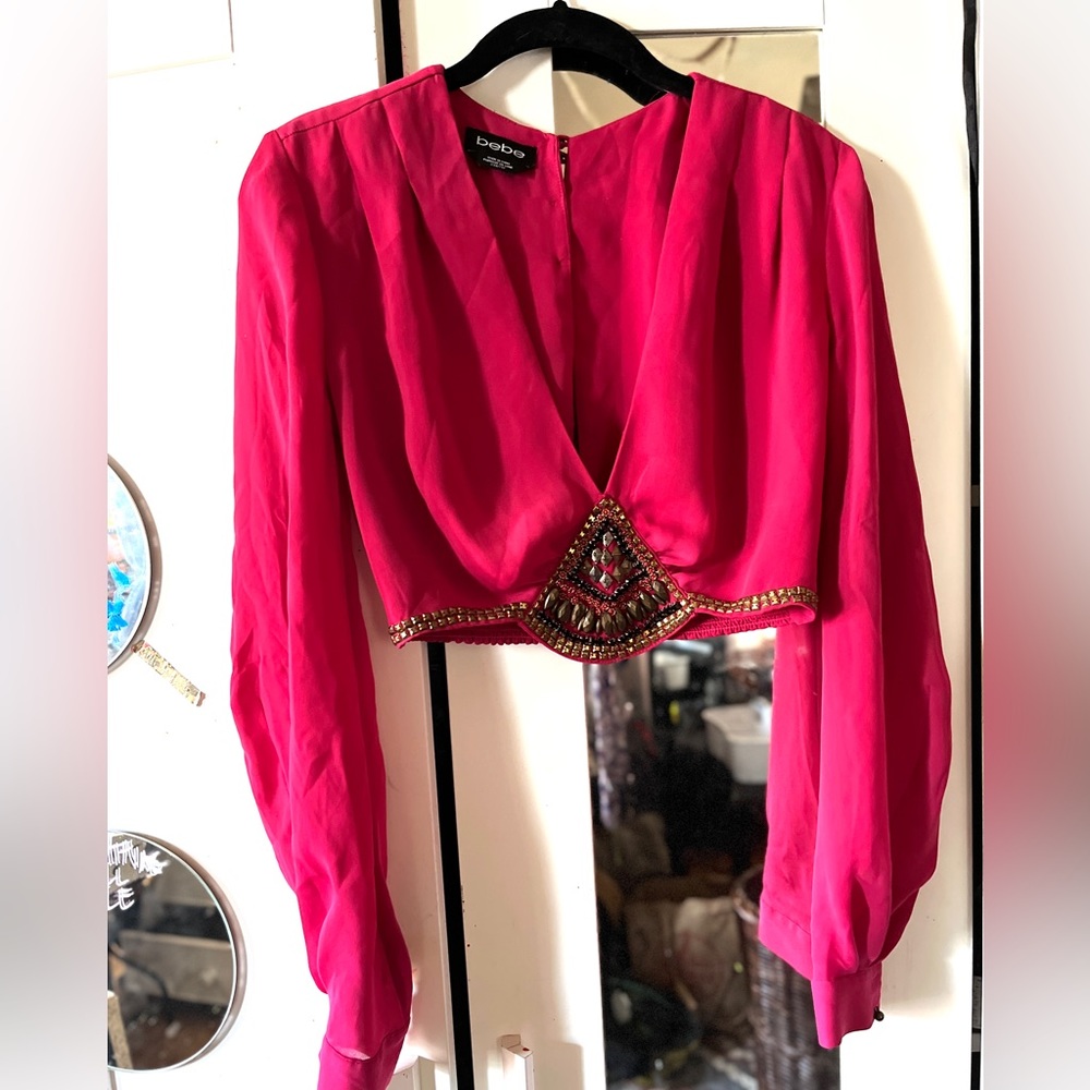 💜Gorgeous Bebe fuchsia, long sleeved, beaded crop💜